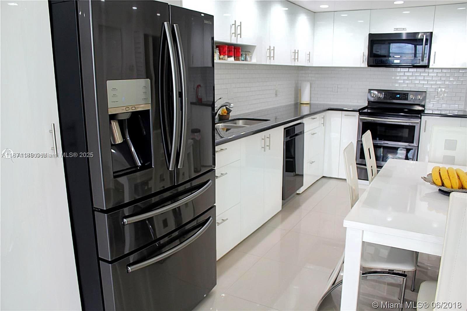 BUCKLEY TOWERS · #511E in Miami - Photo 8