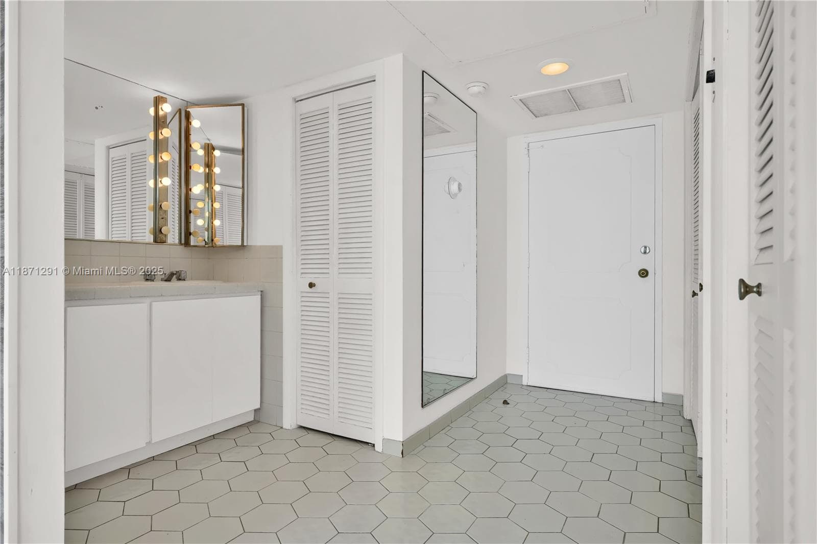 JOCKEY CLUB CONDO · #21C in Miami - Photo 13