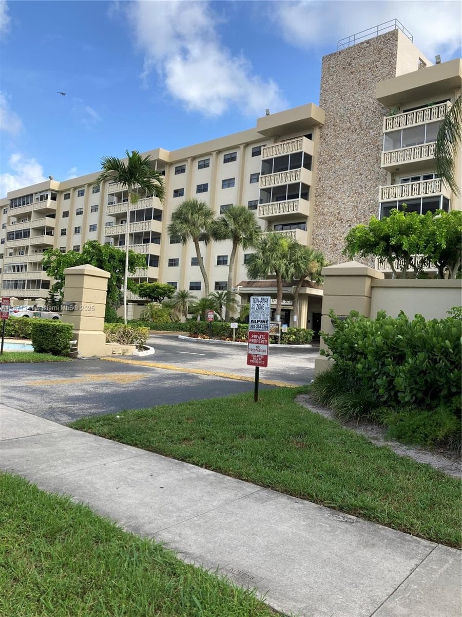 Canongate Condo · #314 in Miami - Photo 2