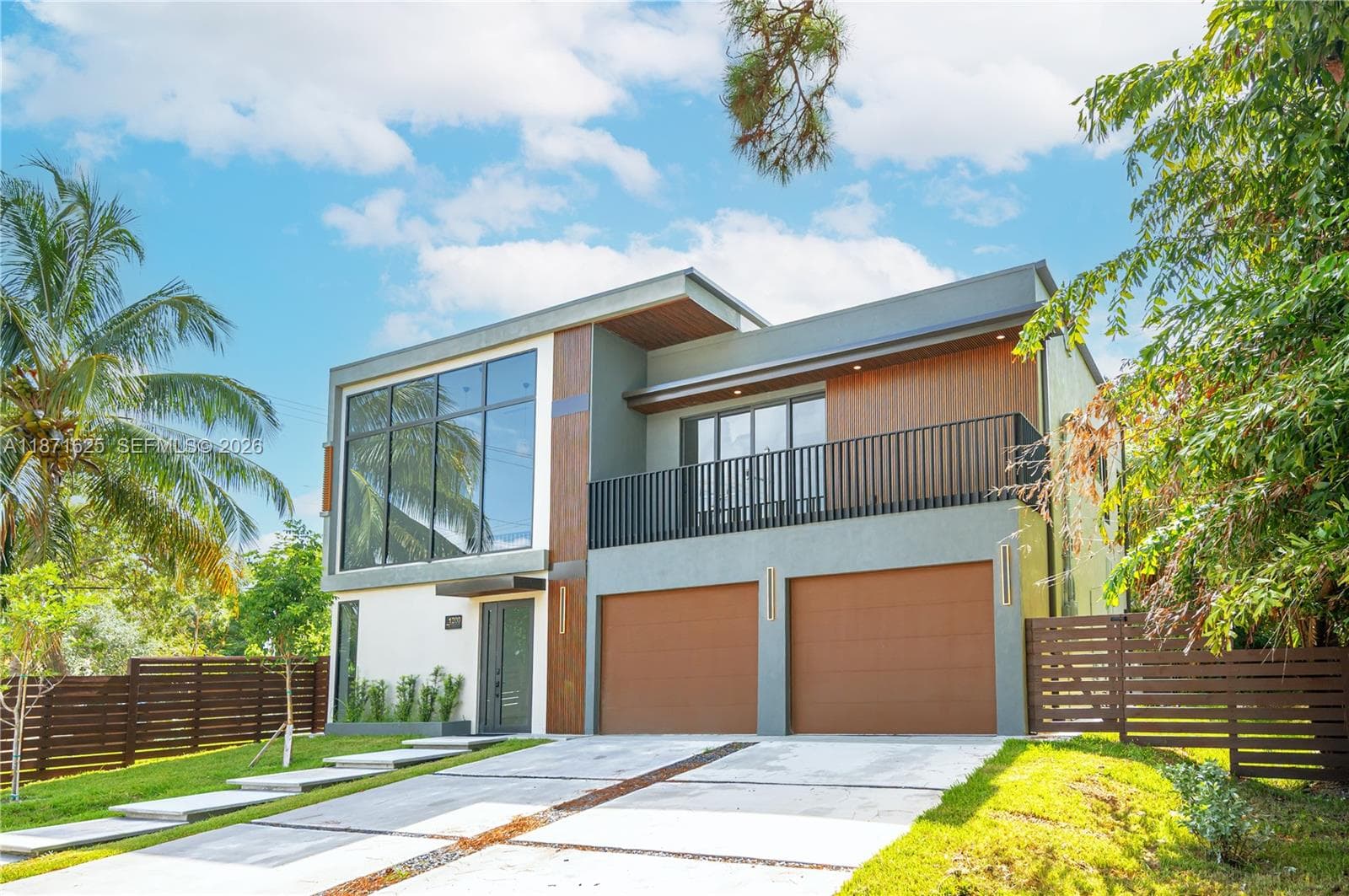 1200 SW 15th Ave photo 1