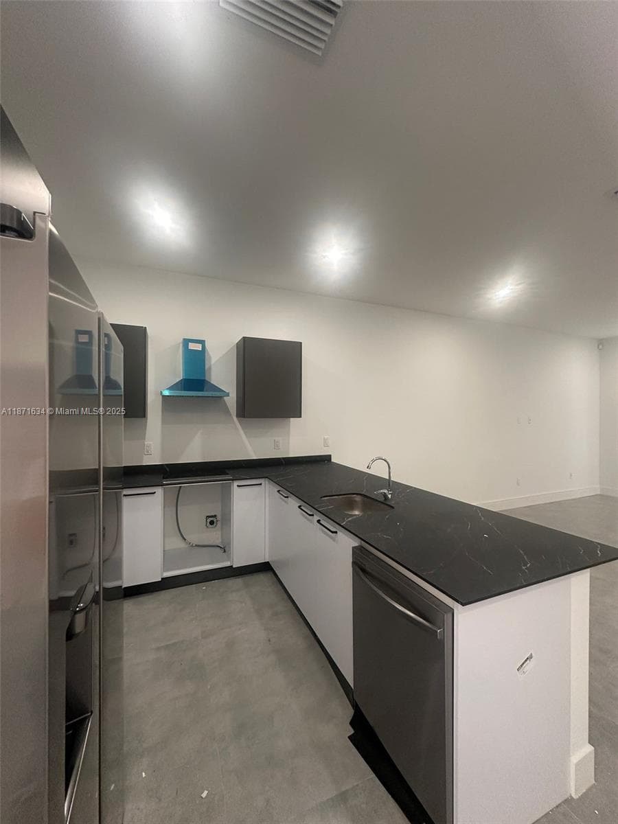 2423 NW 23rd Ln photo 2