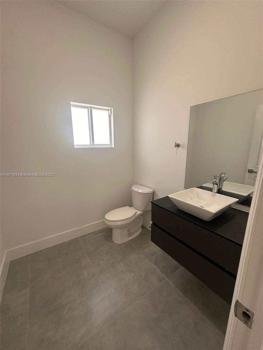 2423 NW 23rd Ln photo 8