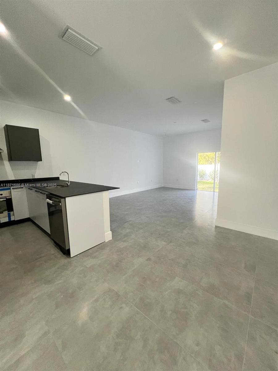 2421 NW 23rd Ln photo 3
