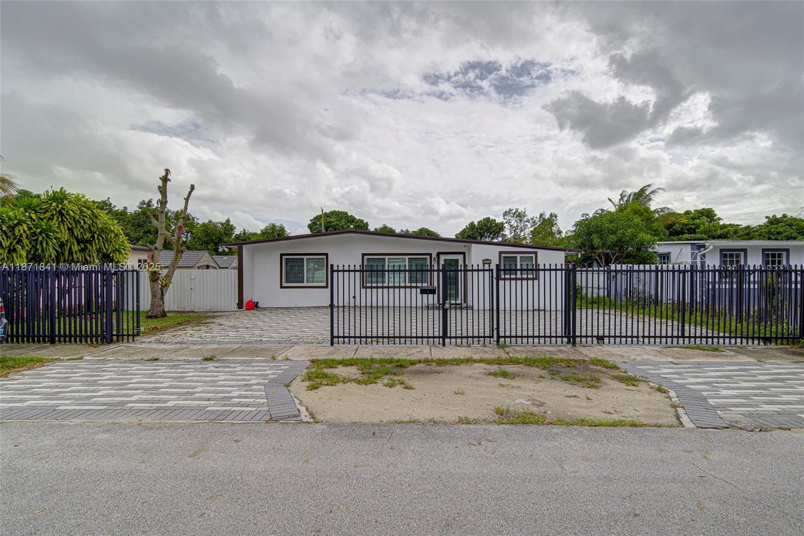 1070 NW 132nd St photo 2