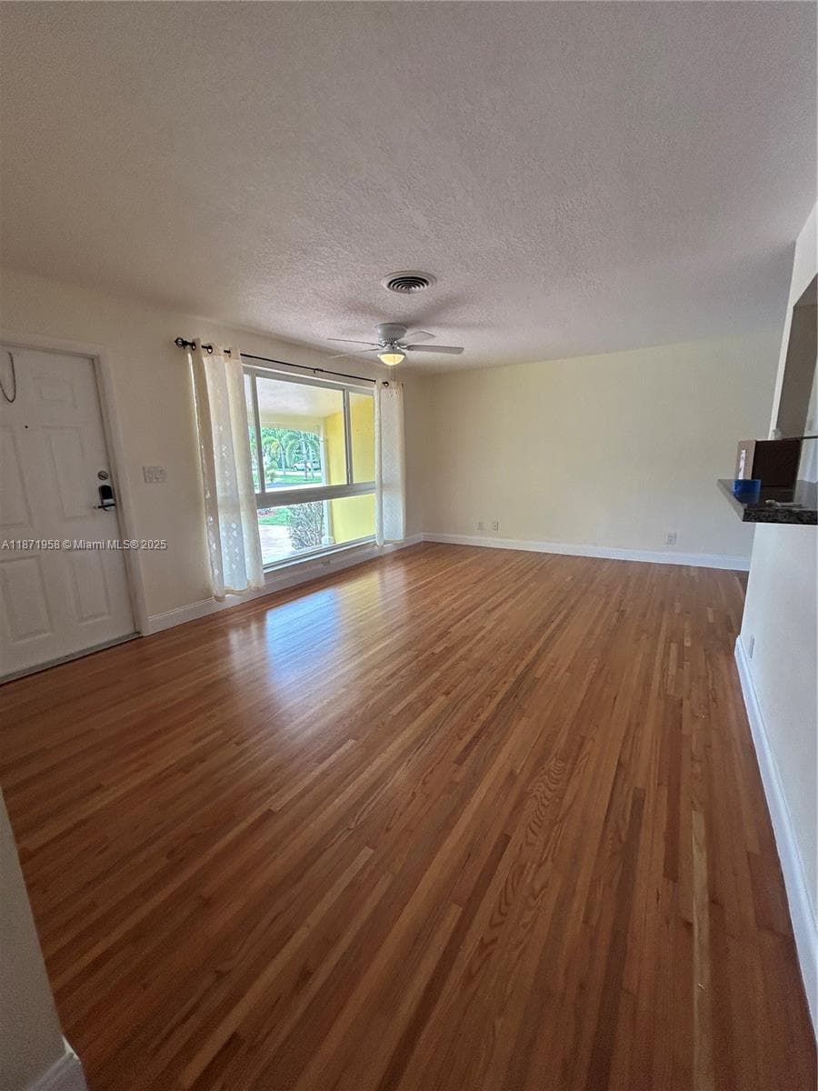 3219 Wilson St photo 6