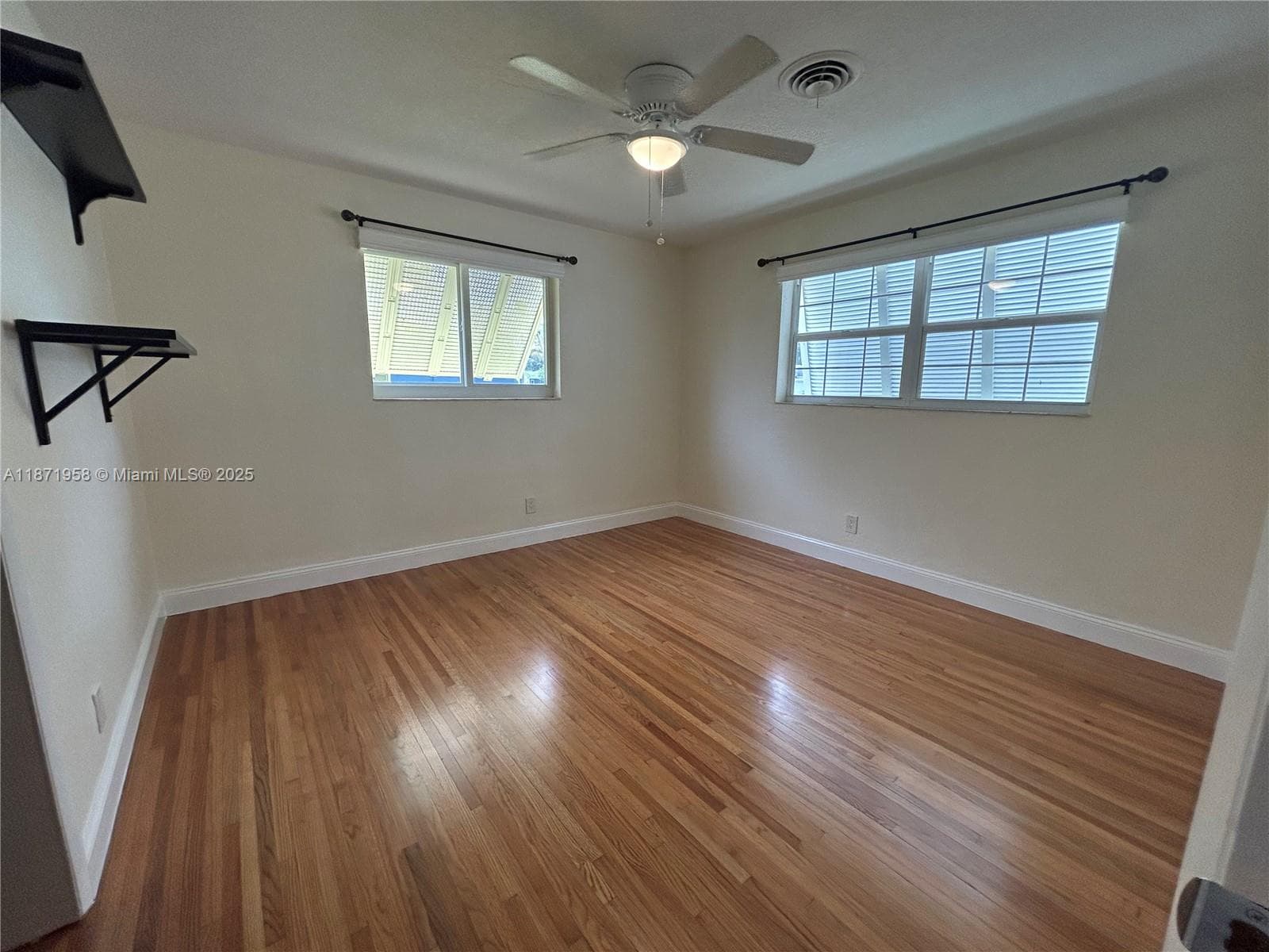 3219 Wilson St photo 9