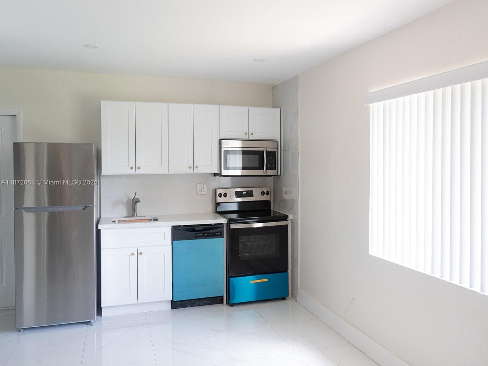 PROGRESSO · #C in Fort Lauderdale - Photo 3