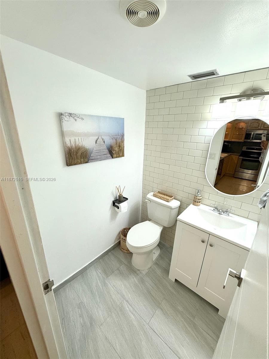 SEA AIR TOWERS CONDO · #605 in Hollywood - Photo 10