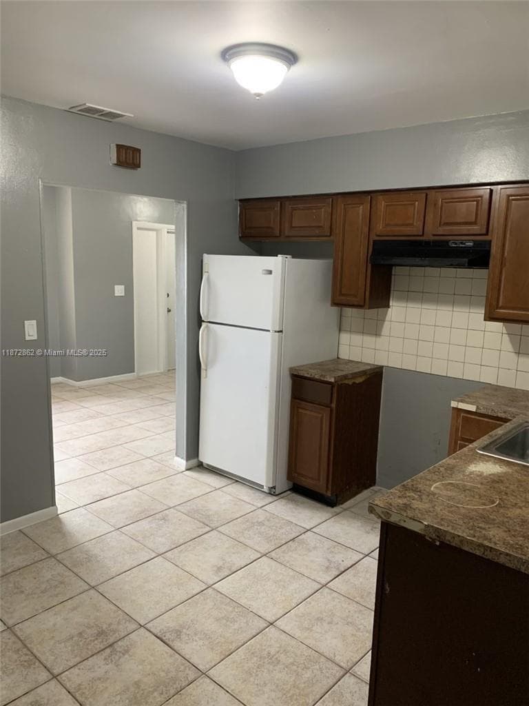 4361 NW 35th Ter photo 2