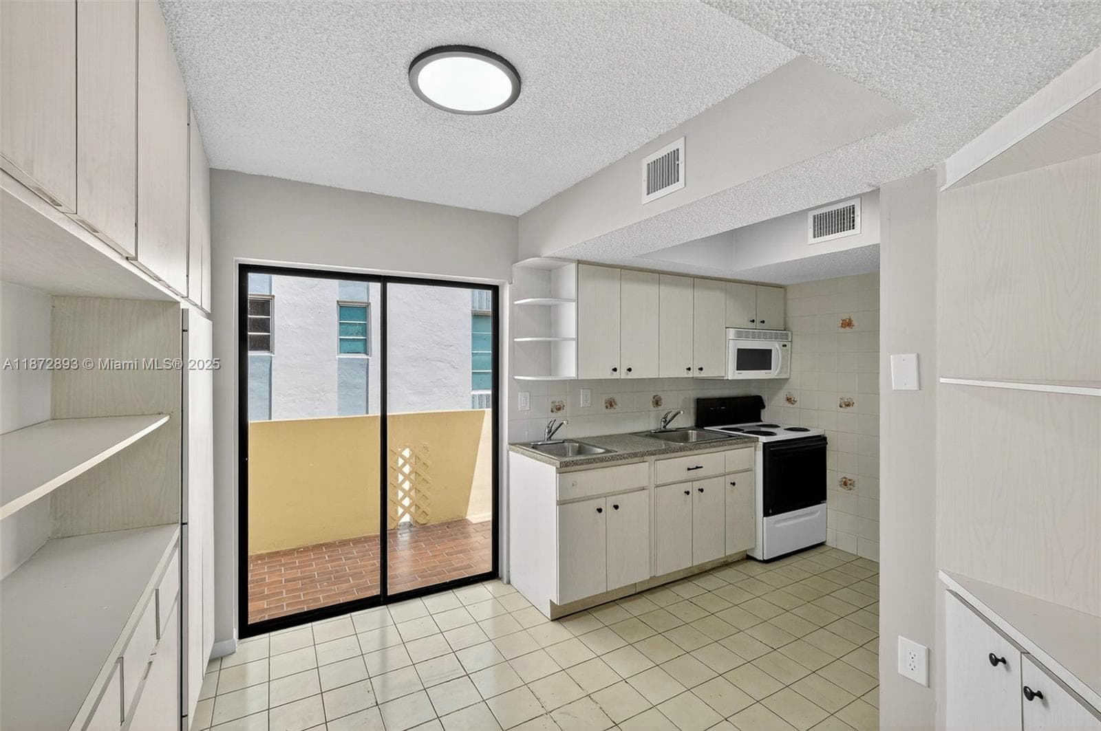 Ocean View Plaza · #501 in Miami Beach - Photo 8