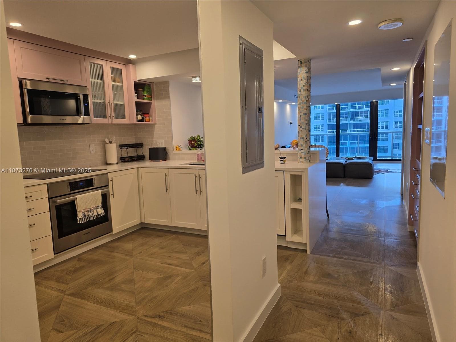 L'Excellence Condominium · #1002 in Miami Beach - Photo 2