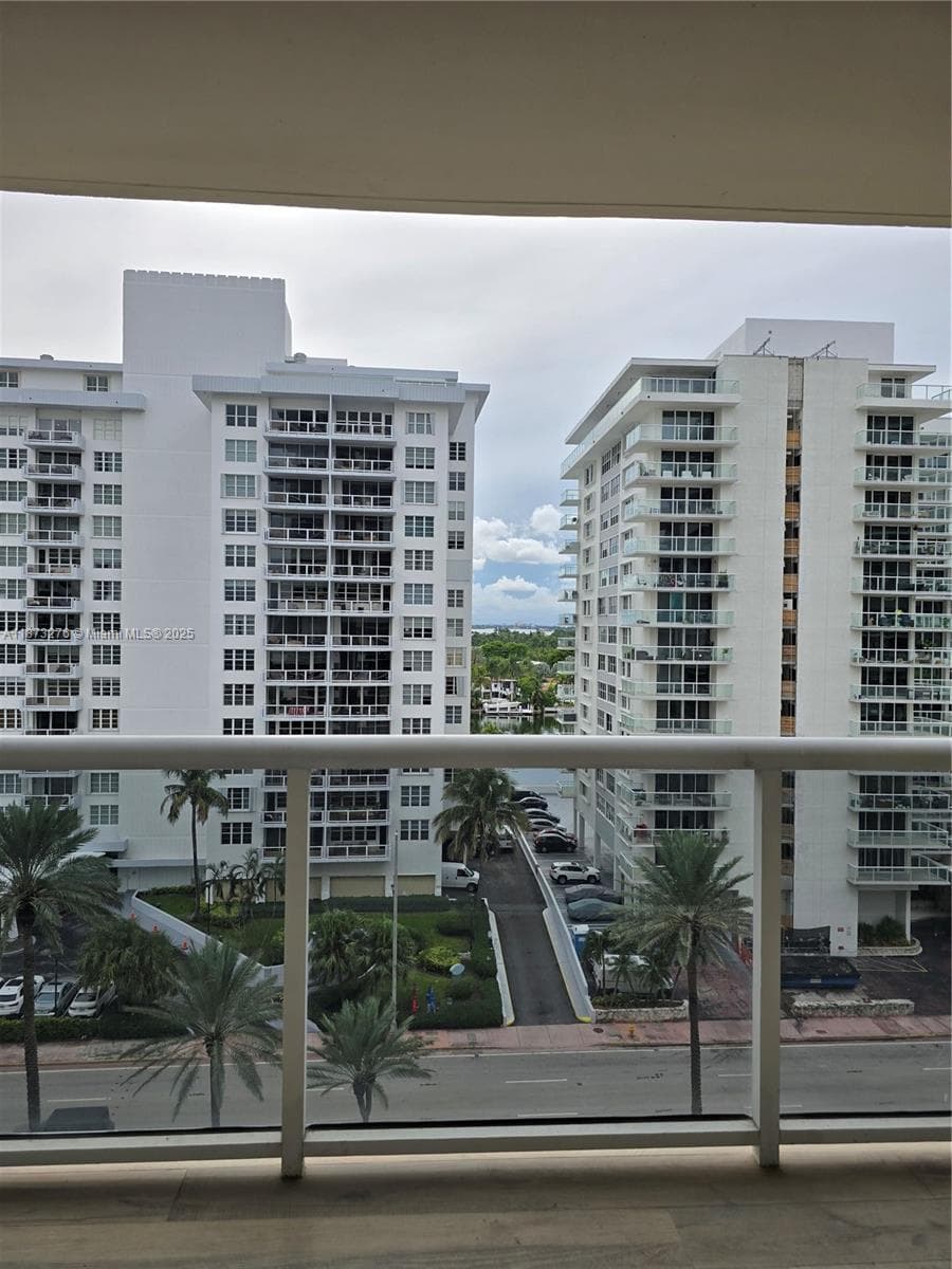 L'Excellence Condominium · #1002 in Miami Beach - Photo 14