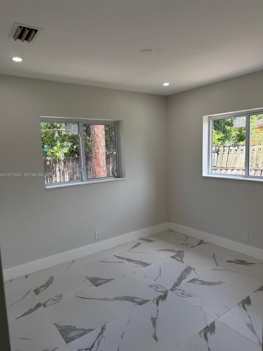 1050 NW 25th Way photo 17