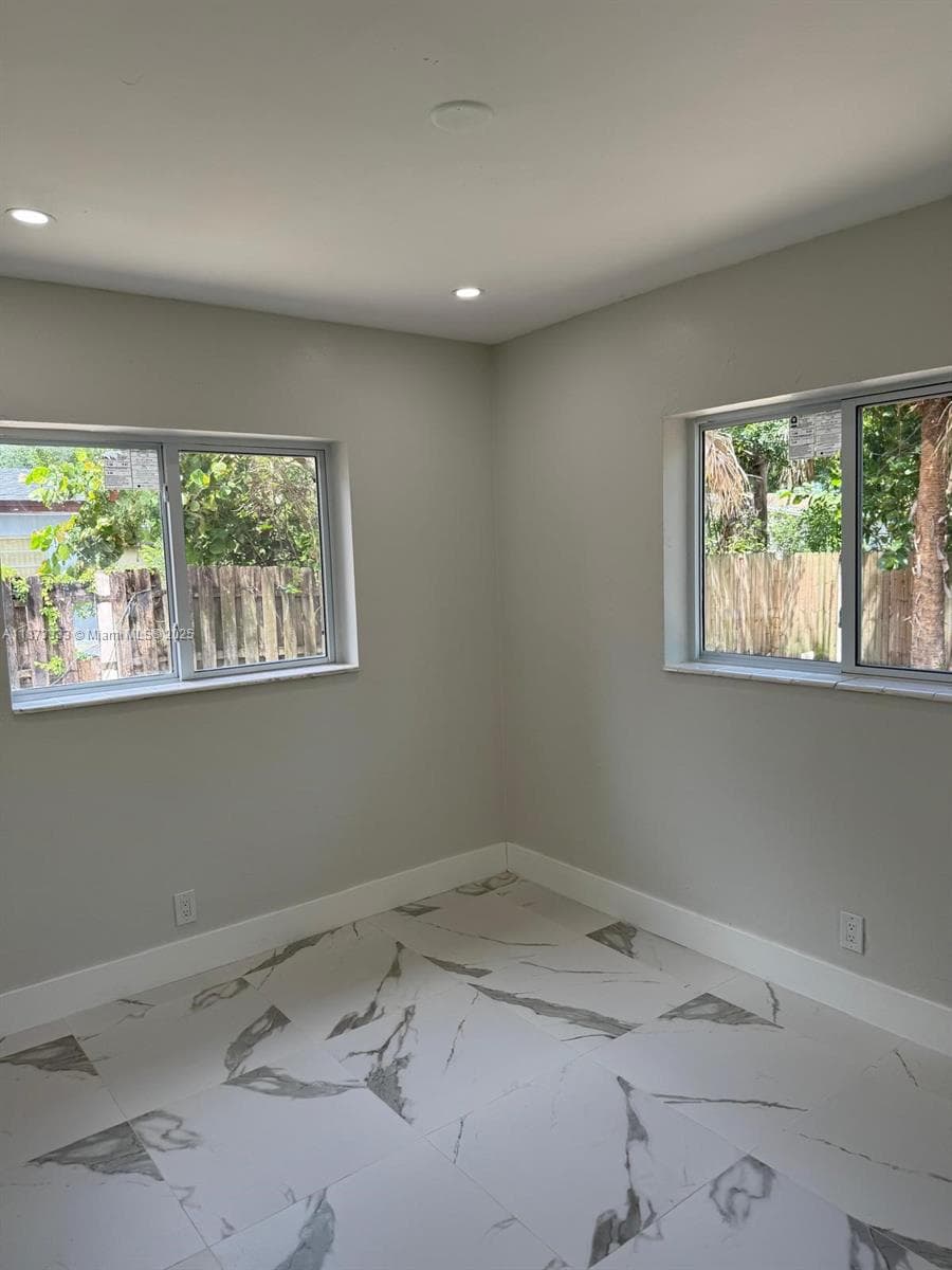 1050 NW 25th Way photo 22
