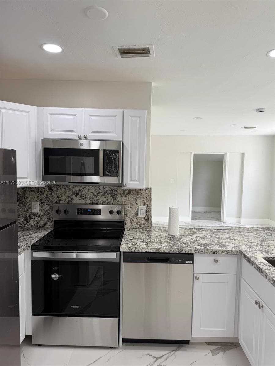1050 NW 25th Way photo 3
