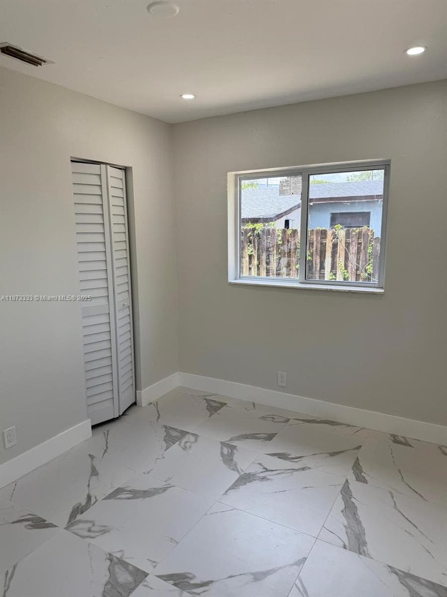 1050 NW 25th Way photo 21