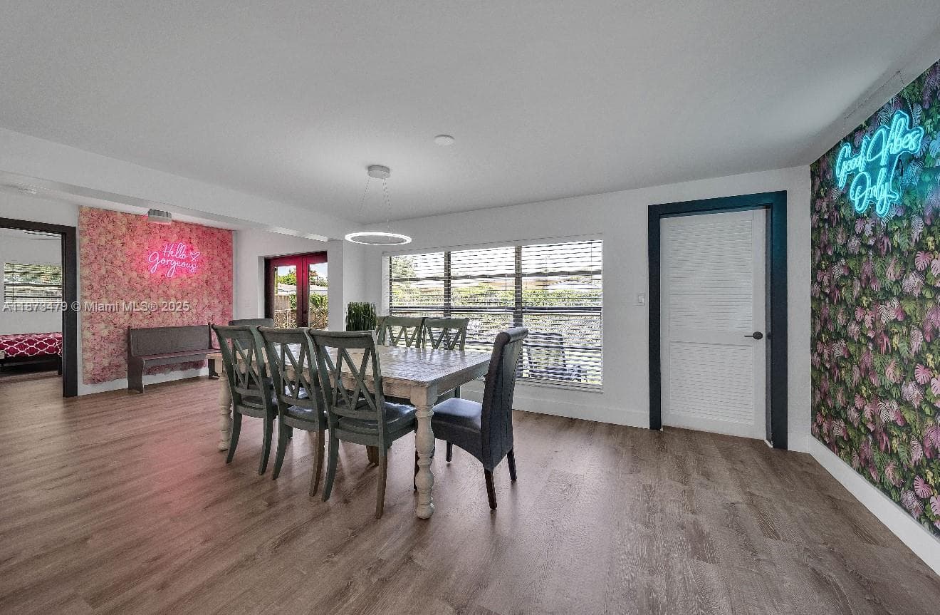 521 W Evanston Cir photo 23