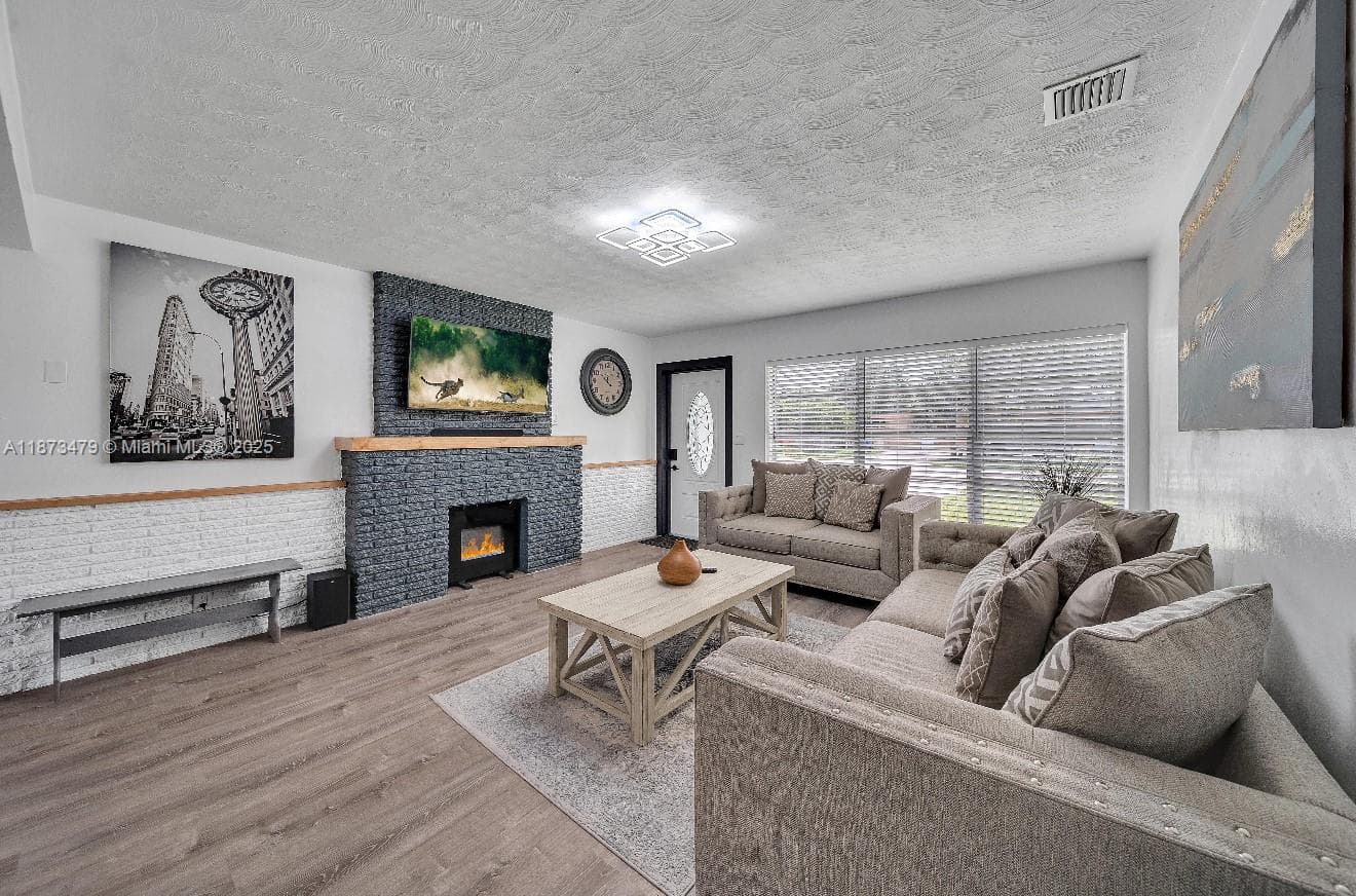 521 W Evanston Cir photo 12