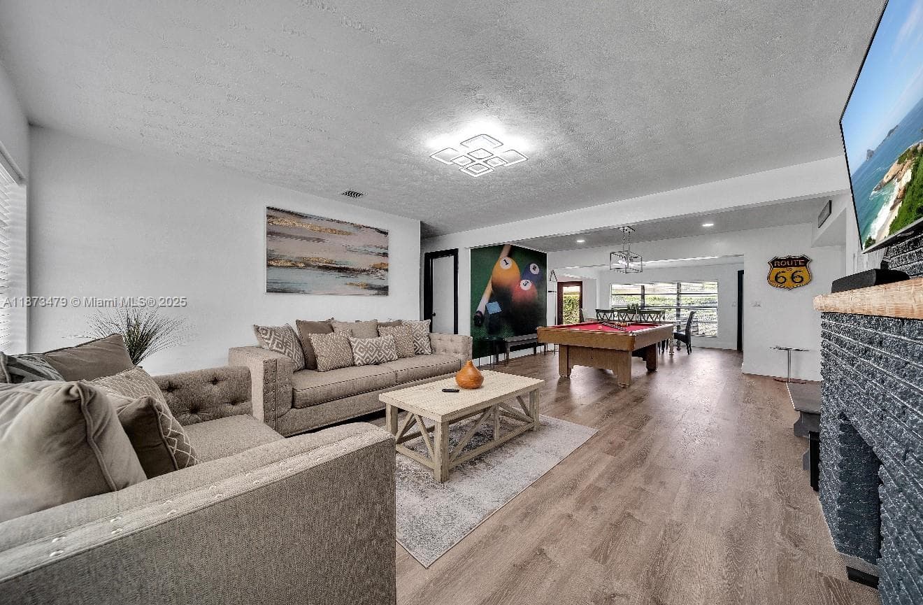 521 W Evanston Cir photo 22