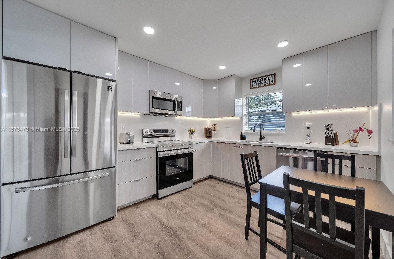 521 W Evanston Cir photo 14
