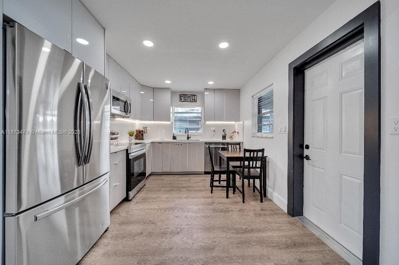 521 W Evanston Cir photo 15