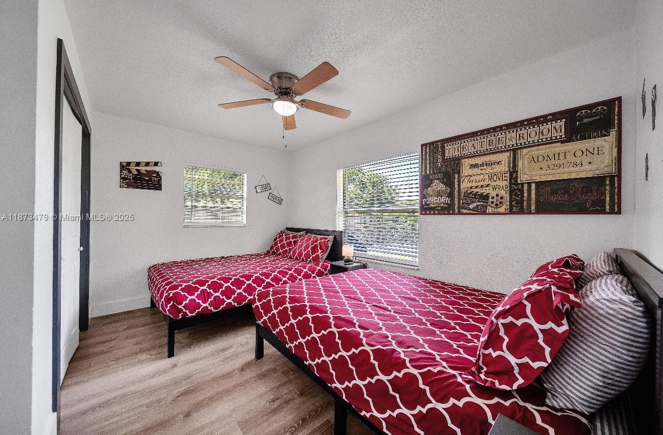 521 W Evanston Cir photo 25
