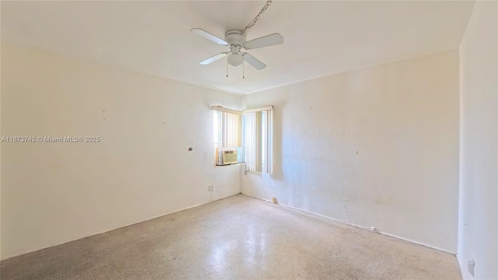 410 NW 52 St photo 14
