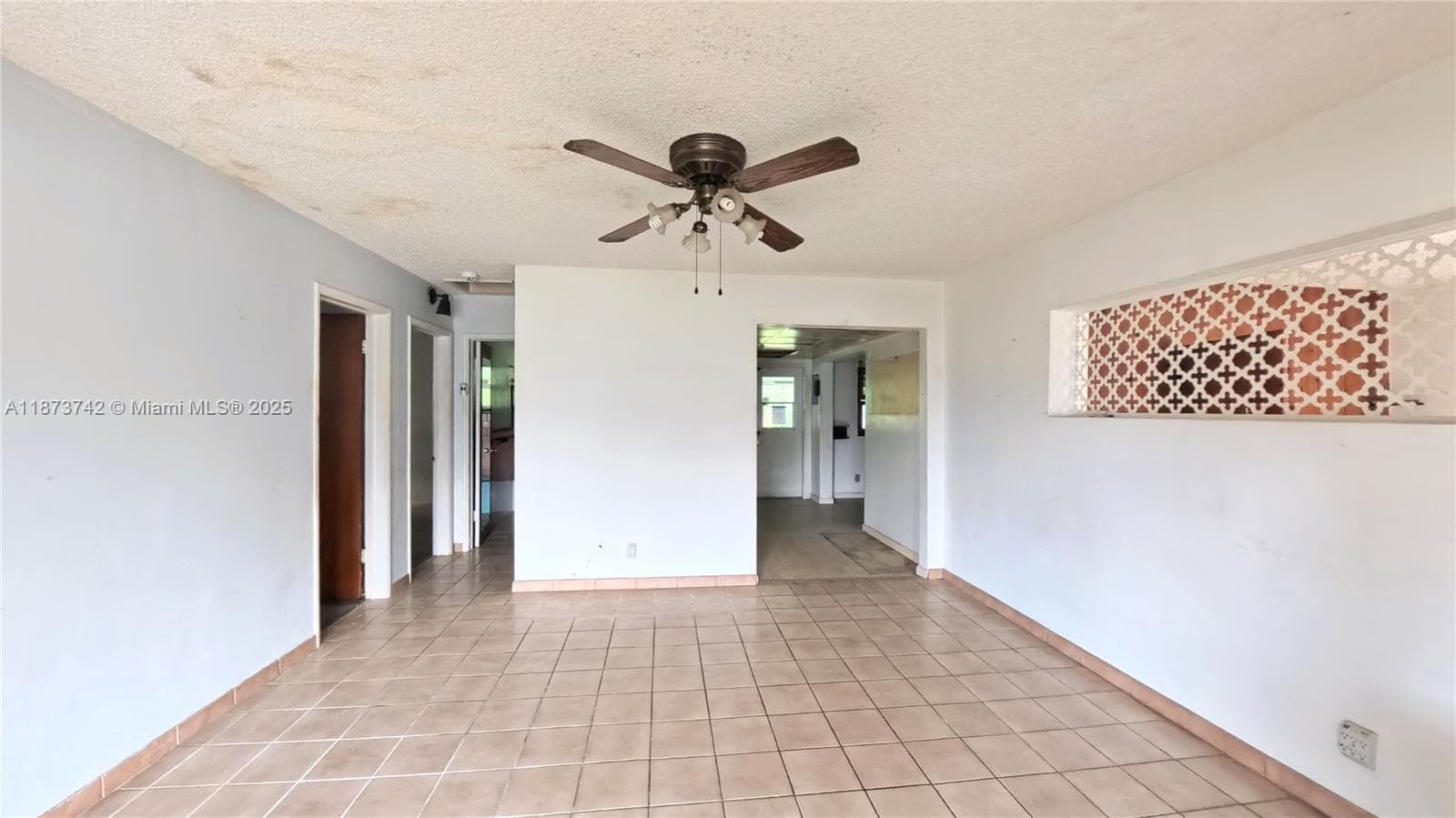 410 NW 52 St photo 4
