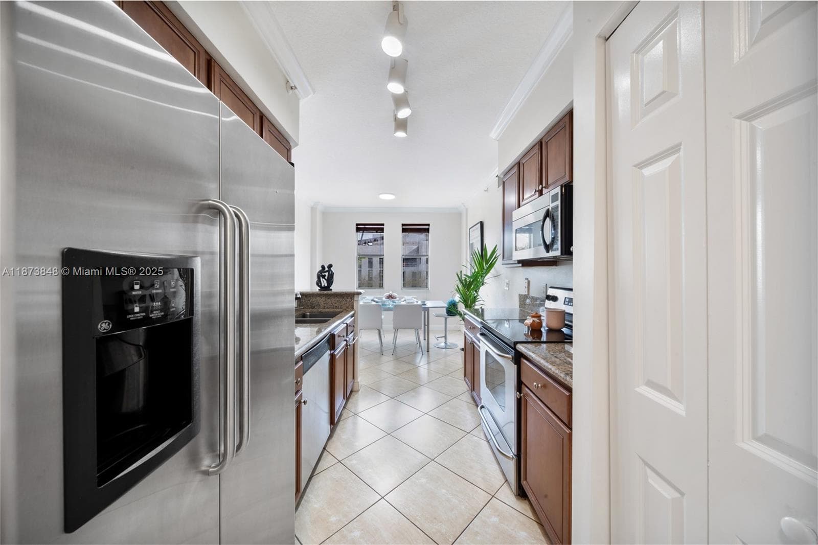 THE GRANDE CONDO · #310 in Miami - Photo 41