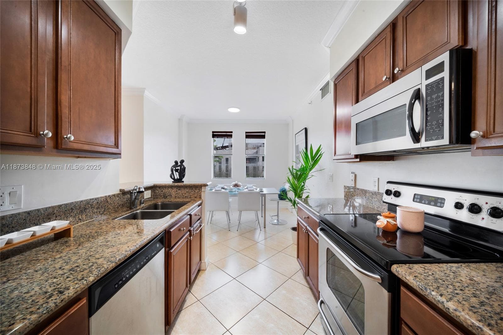 THE GRANDE CONDO · #310 in Miami - Photo 15