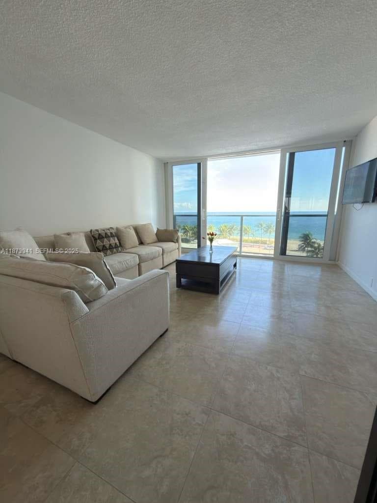 1200 CLUB CONDO · #605 in Fort Lauderdale - Photo 2