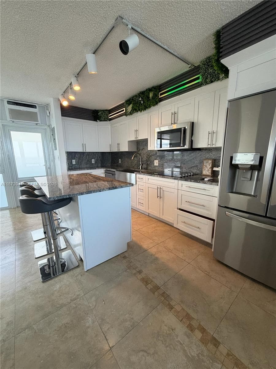 1200 CLUB CONDO · #605 in Fort Lauderdale - Photo 1