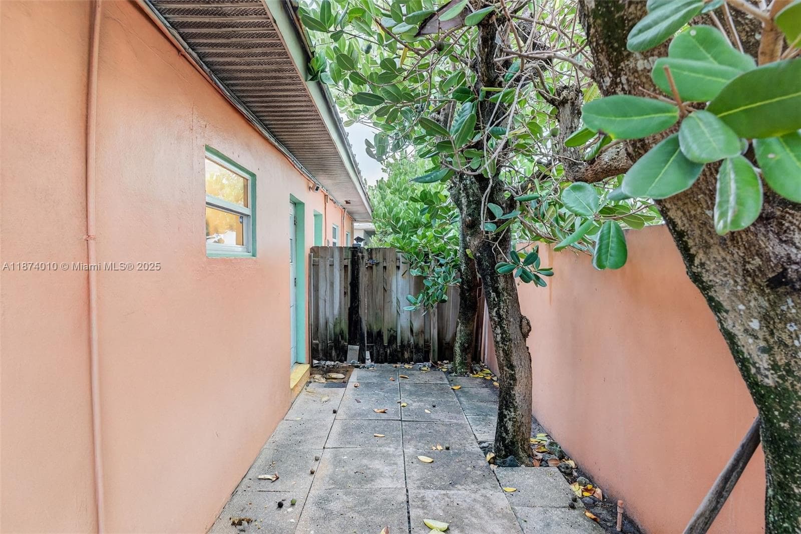 Golden Shores · #1 in Pompano Beach - Photo 12