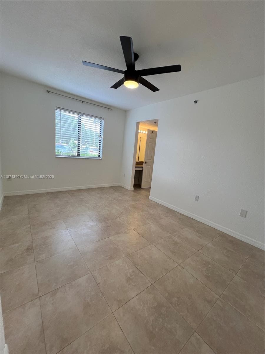 KEYSTONE COURTS CONDO · #E101 in Miami - Photo 5