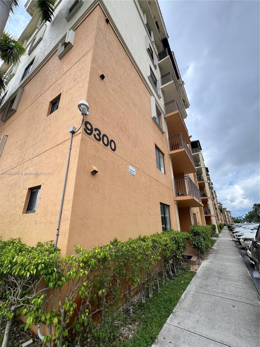 KEYSTONE COURTS CONDO · #E101 in Miami - Photo 19