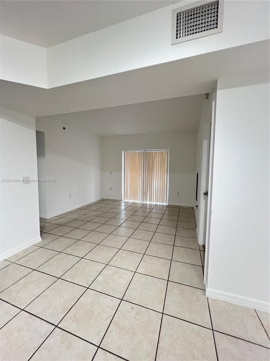 KEYSTONE COURTS CONDO · #E101 in Miami - Photo 8