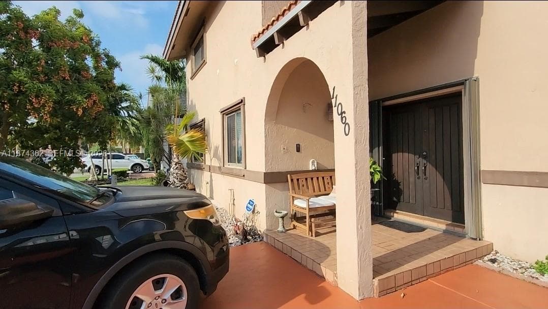 11060 SW 143rd Pl photo 2