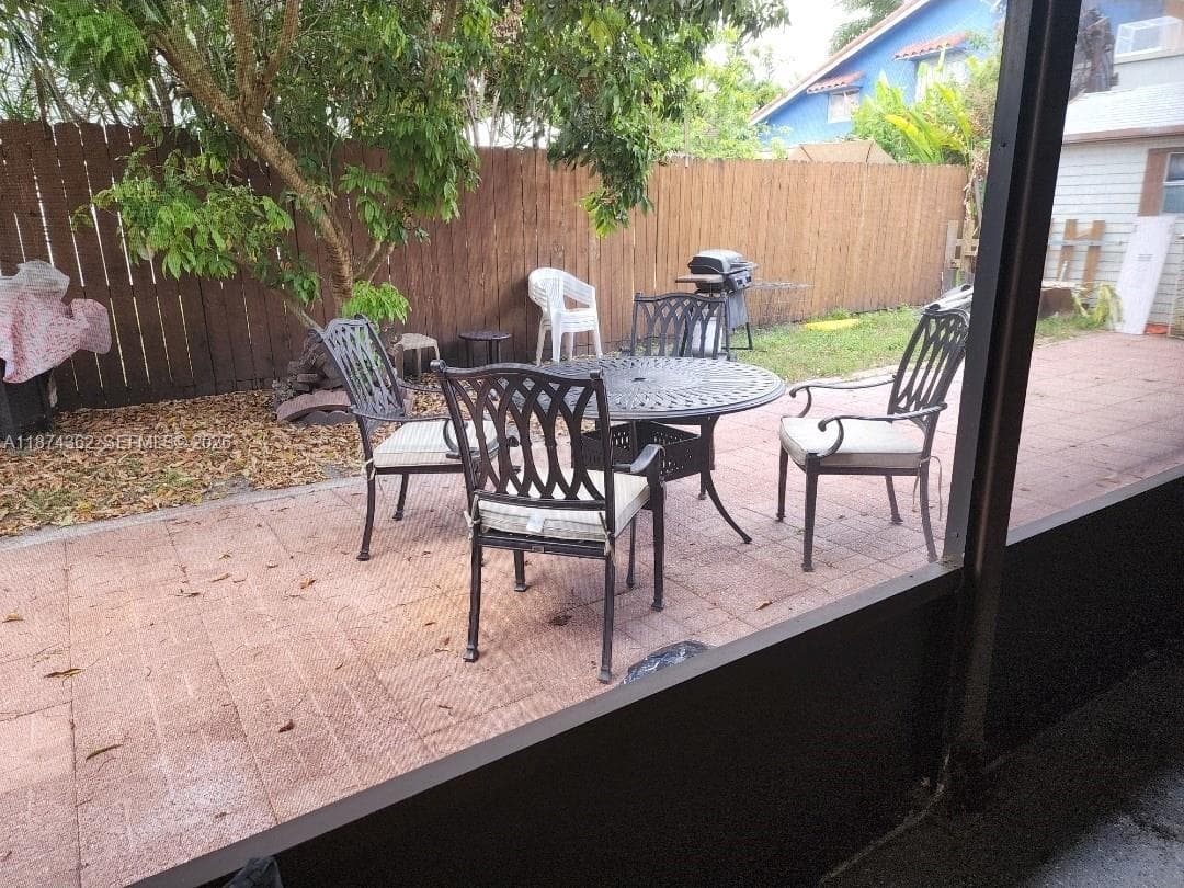 11060 SW 143rd Pl photo 9