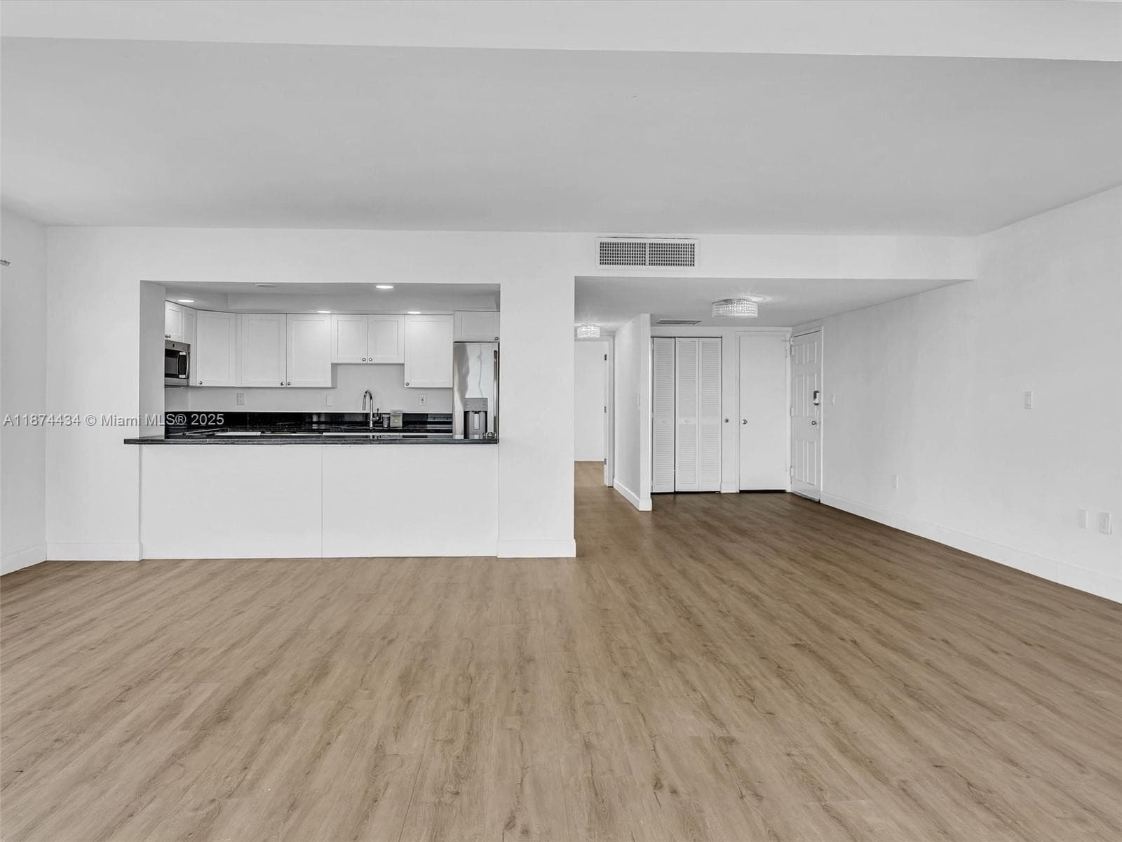 JOCKEY CLUB CONDO · #14G in Miami - Photo 6