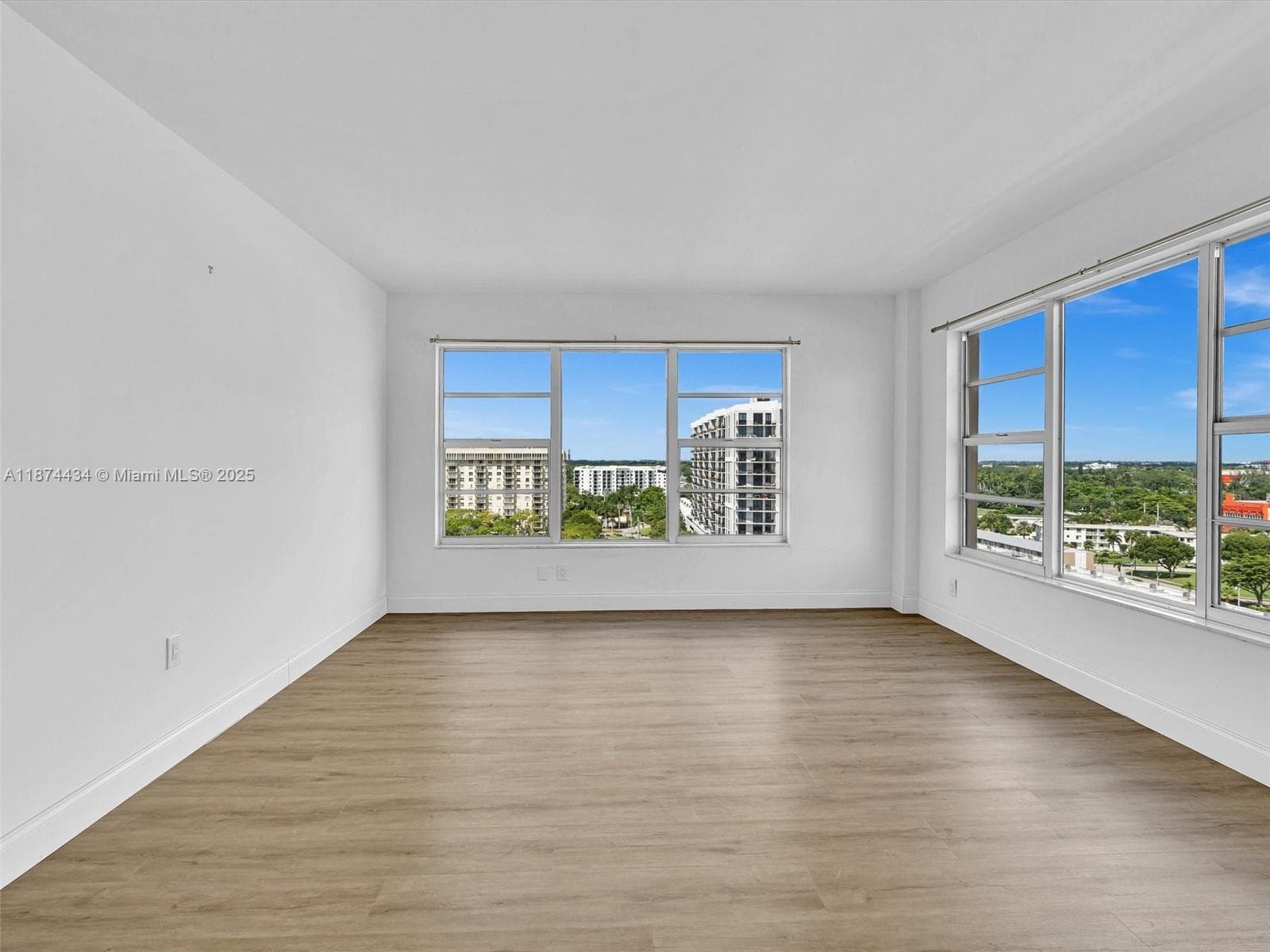 JOCKEY CLUB CONDO · #14G in Miami - Photo 13