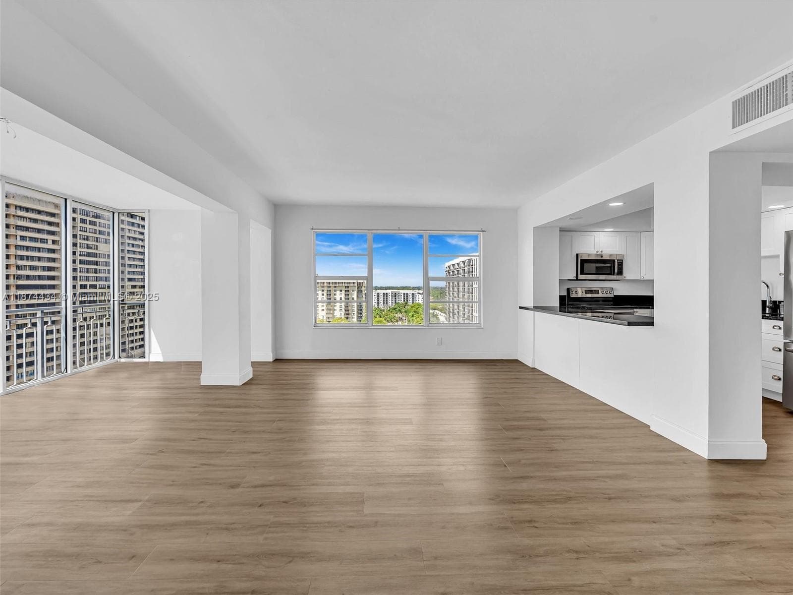 JOCKEY CLUB CONDO · #14G in Miami - Photo 10