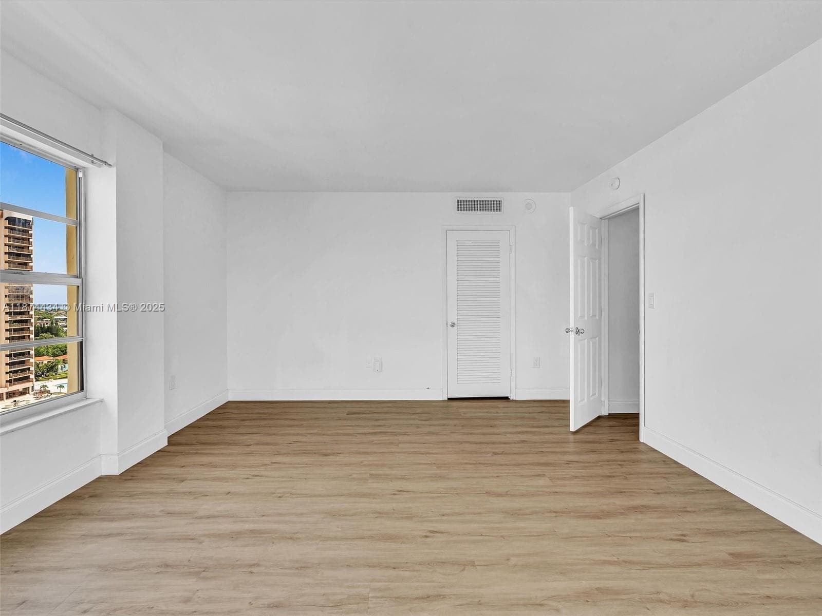 JOCKEY CLUB CONDO · #14G in Miami - Photo 14