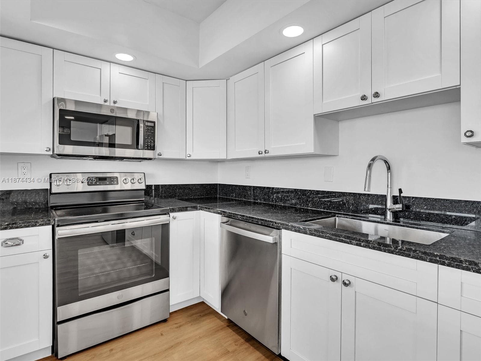 JOCKEY CLUB CONDO · #14G in Miami - Photo 4