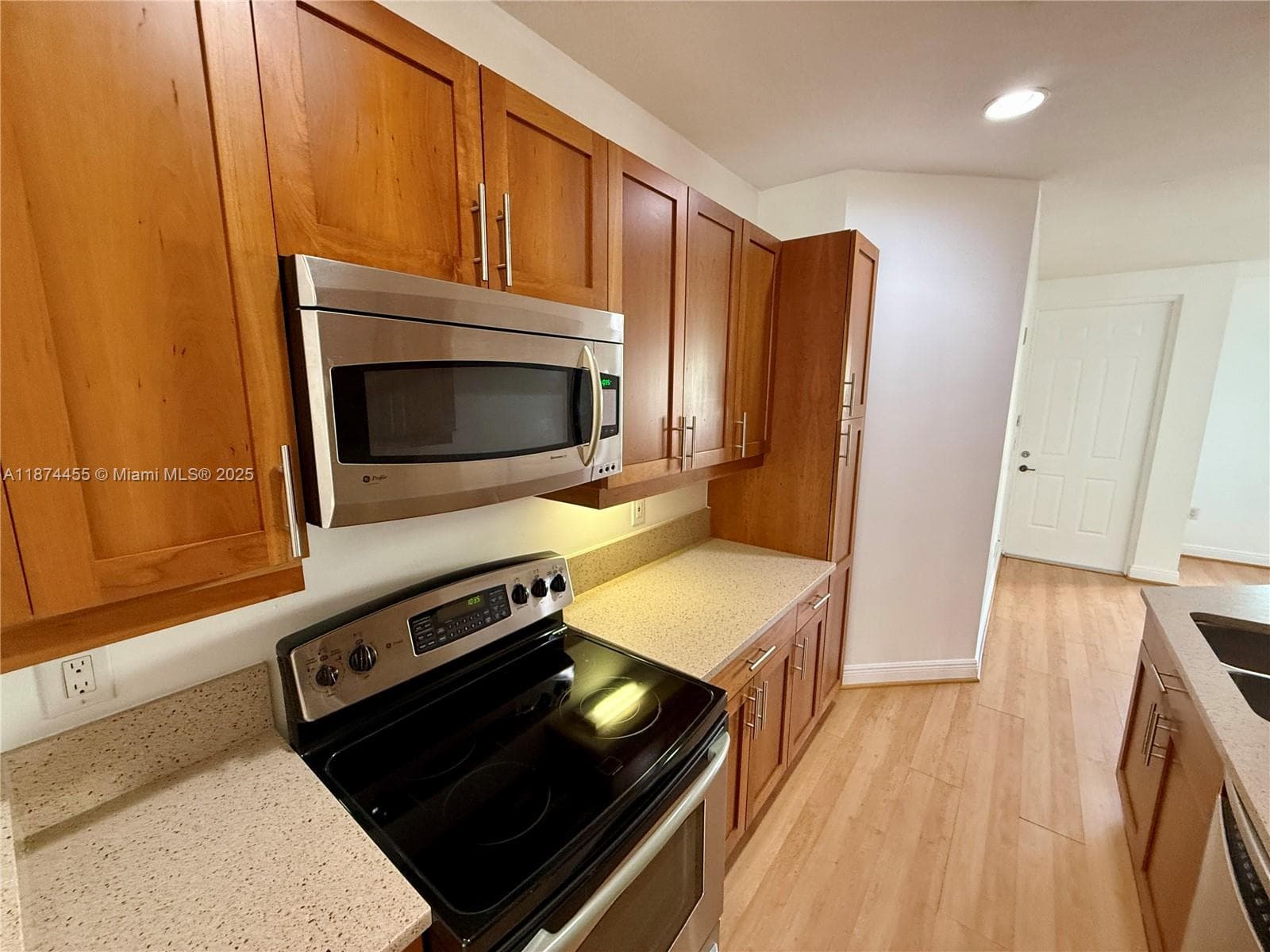 VILLAGE AT SAILBOAT BEND · #323 in Fort Lauderdale - Photo 4
