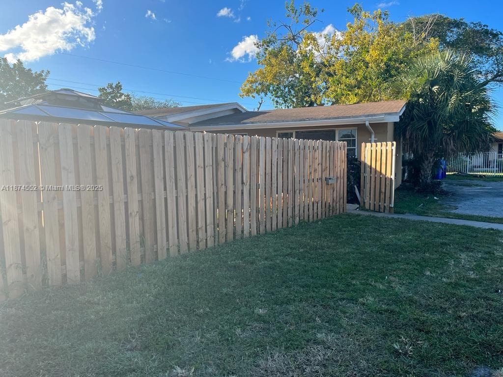 1625 NW 9th Ave photo 2