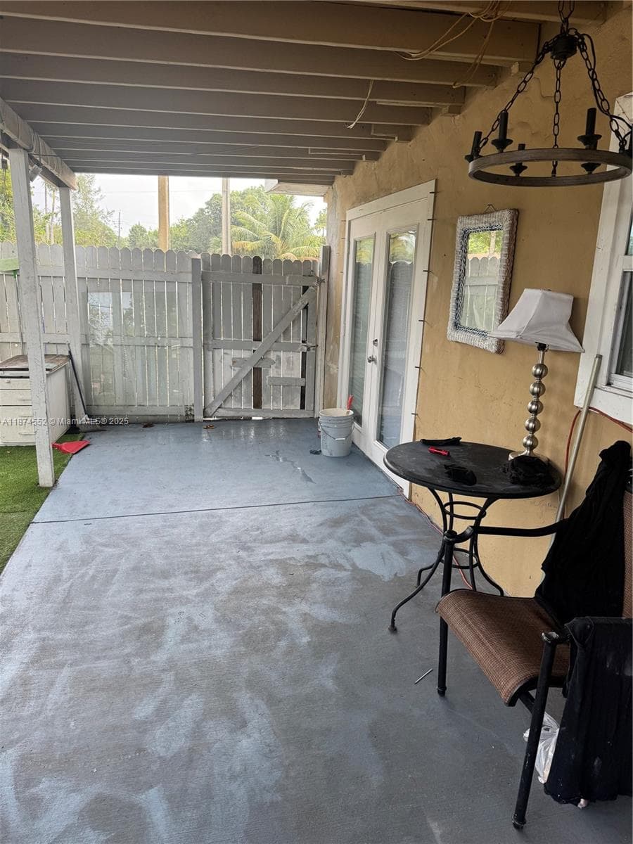 1625 NW 9th Ave photo 16