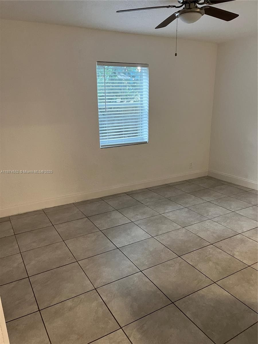 1625 NW 9th Ave photo 24