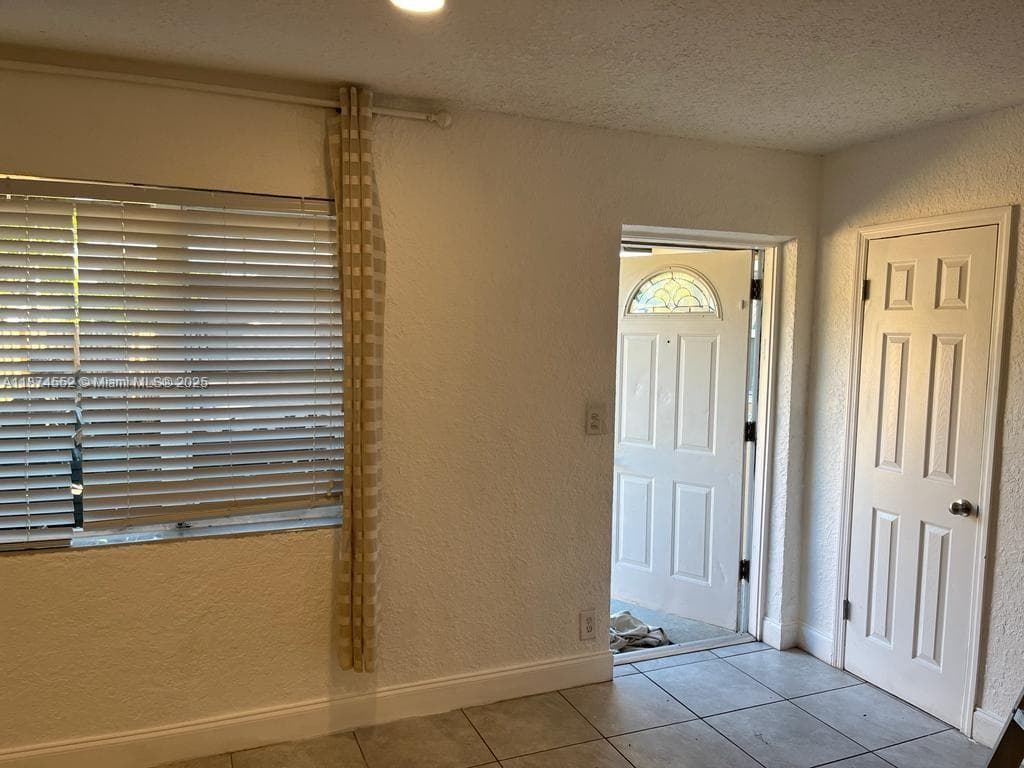 1625 NW 9th Ave photo 11