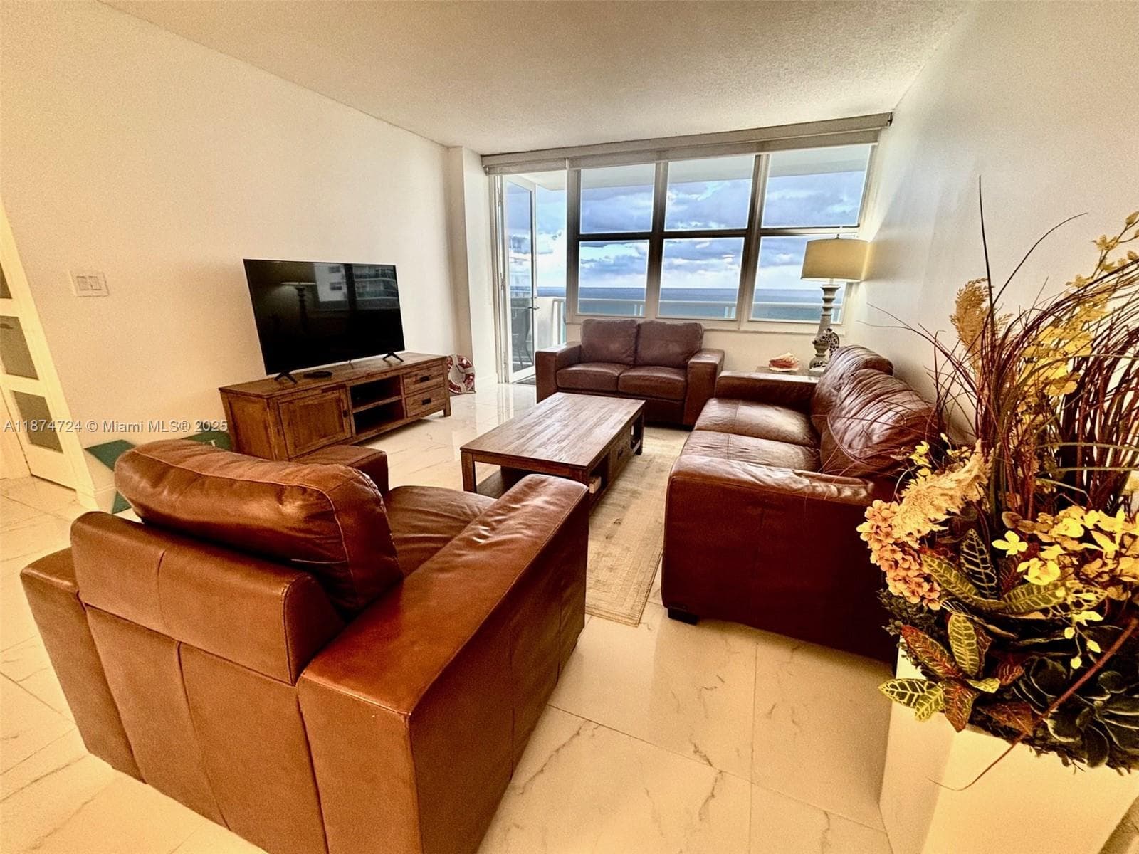 SEA AIR TOWERS CONDO · #1410 in Hollywood - Photo 3