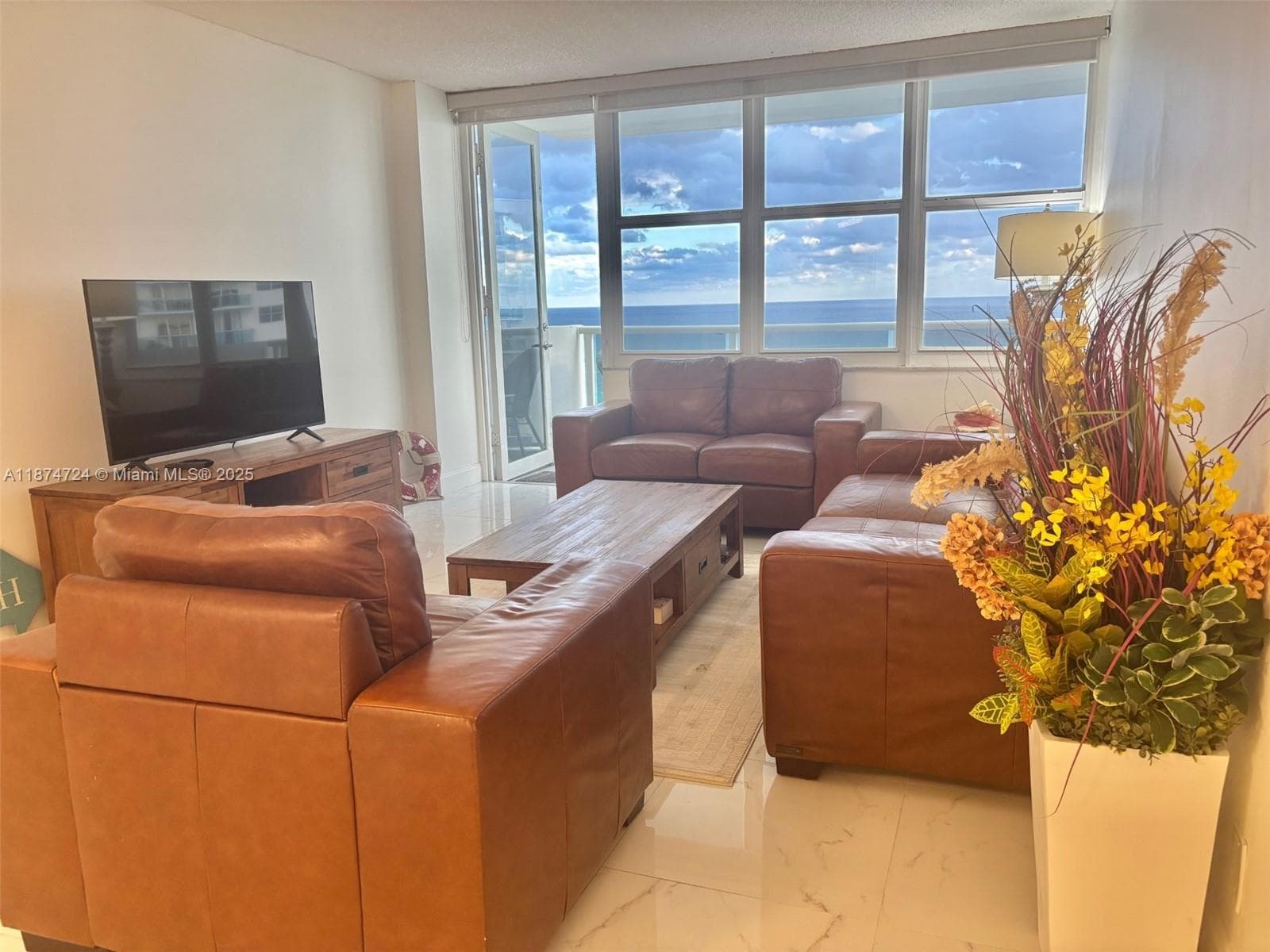 SEA AIR TOWERS CONDO · #1410 in Hollywood - Photo 4